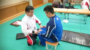 小林理事長施術の様子