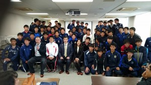 滝川第二高等学校の皆さんと集合写真