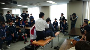生徒さんのお母様を施術