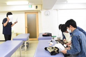説明を真剣にきいてくれています